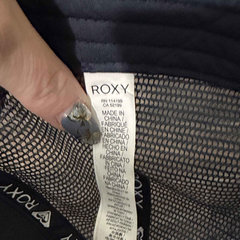 Roxy Navy and Red Cap - Picture 2 of 6